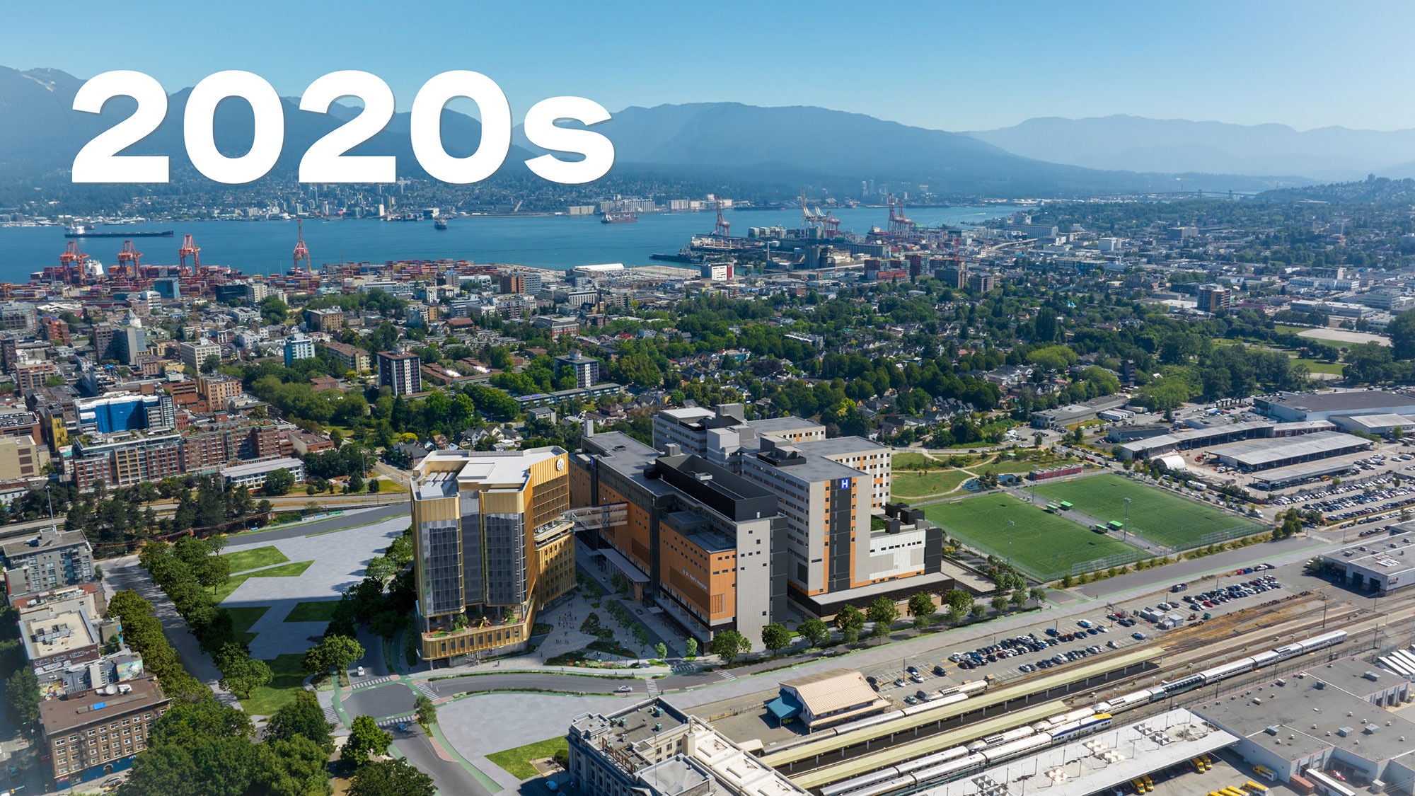 Vue aérienne d’un chantier de construction pour un grand bâtiment au milieu d’un paysage urbain, avec des grues et une silhouette urbaine en arrière-plan. Texte blanc en caractères gras « années 2020 » au-dessus.