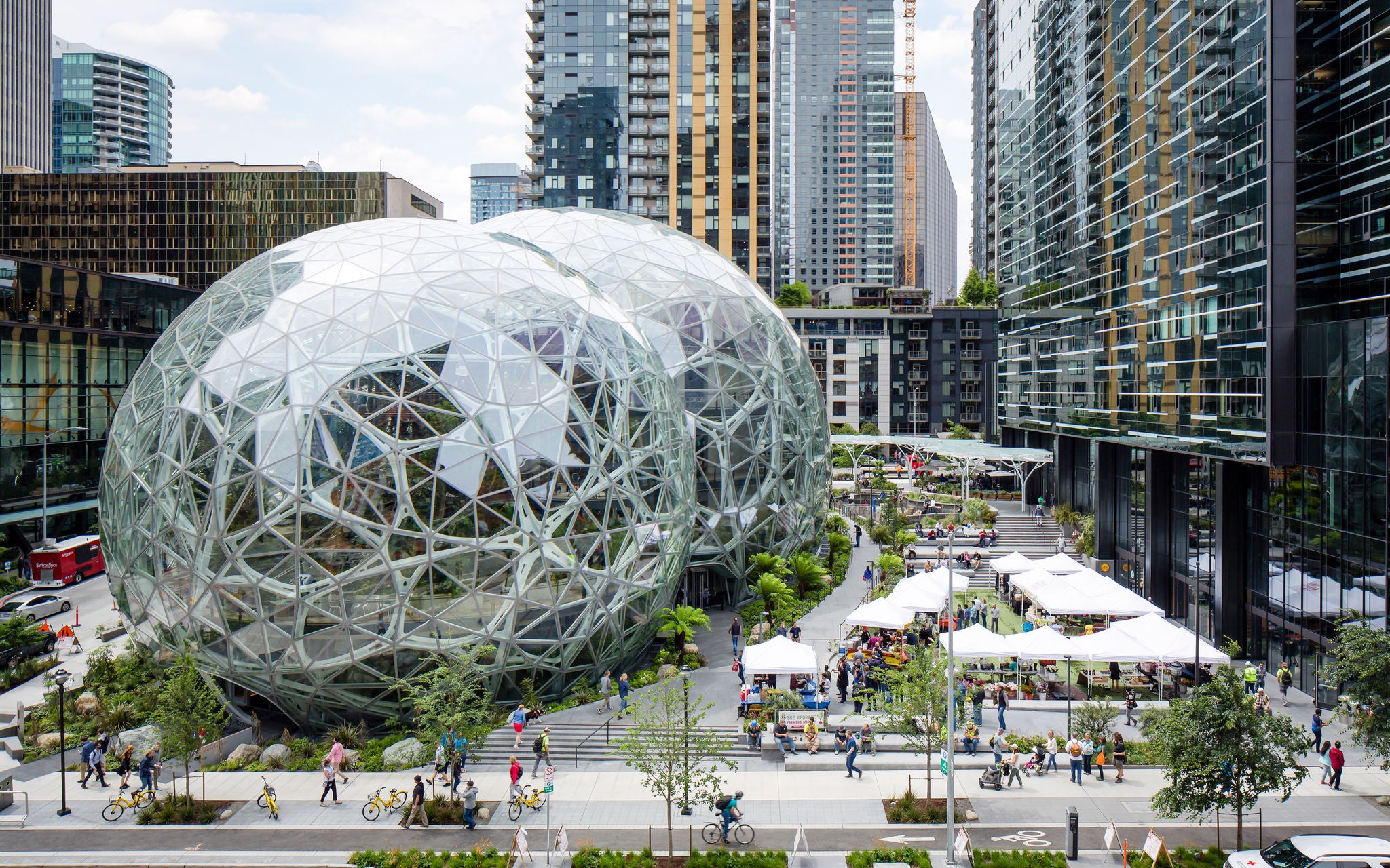 The Seattle Spheres create a greenhouse-like environment for office workers